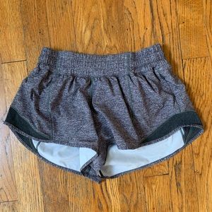 Lululemon Hotty Hot Short II *2.5”